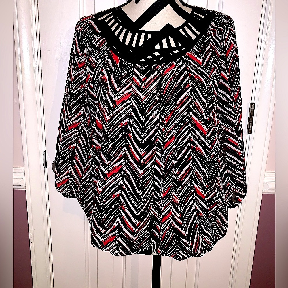 ND New Directions medium, Red, Black & White blouse has lining